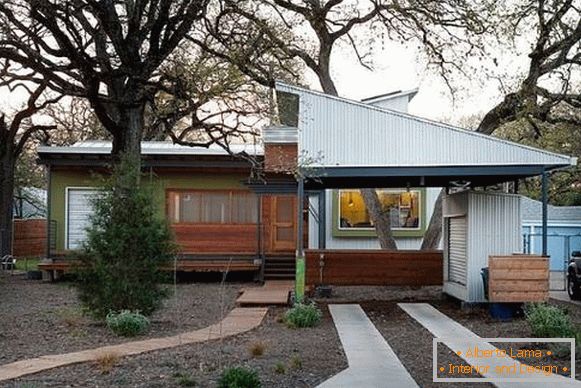 Мала еднокатна куќа со carport