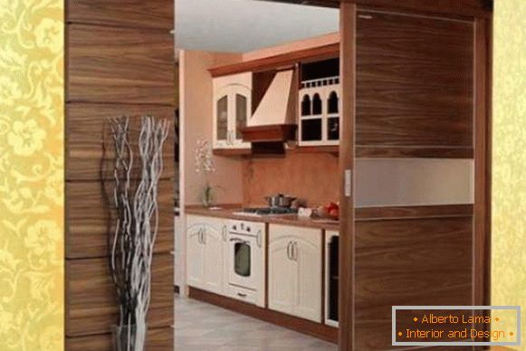 Модерни дрвени лизгачки врати за кујната - слика во внатрешноста