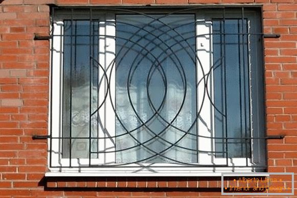Модерен прозорец решетки - слика на првиот кат