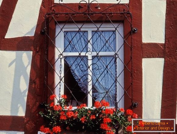 Видови решетки за прозорци - фалсификувани декоративни
