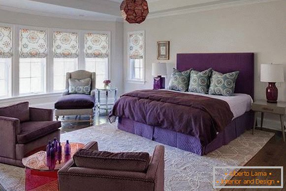 Виолетова мебел во спалната соба - фото дизајн со лесни ѕидови