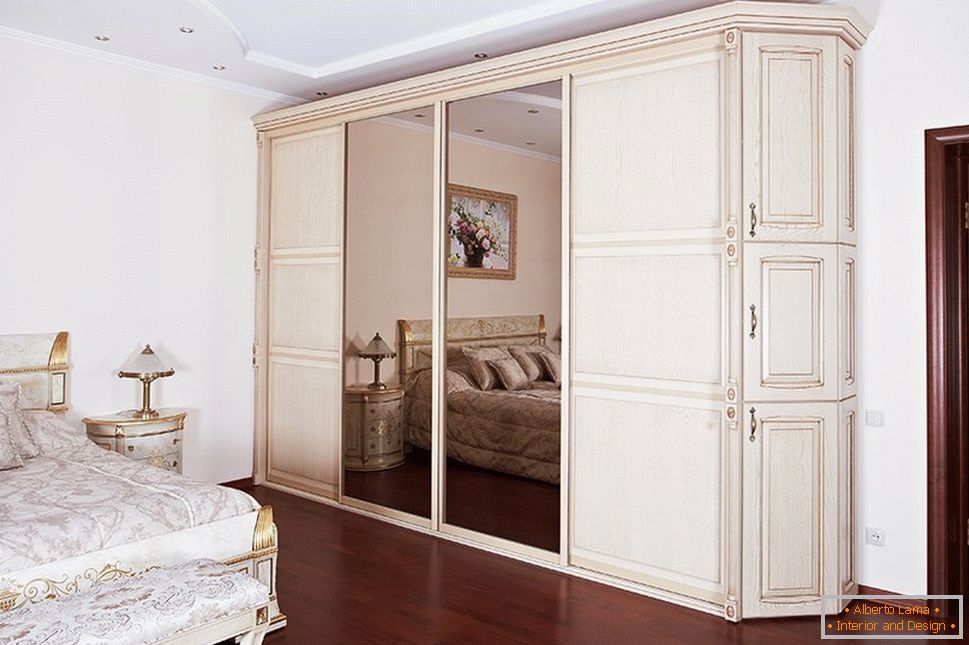 Спална соба внатрешни со гардероба