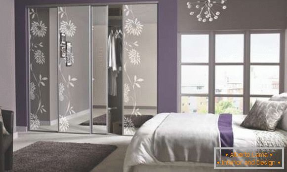 Огледални кабинети на преградата - слика во спална соба со слика