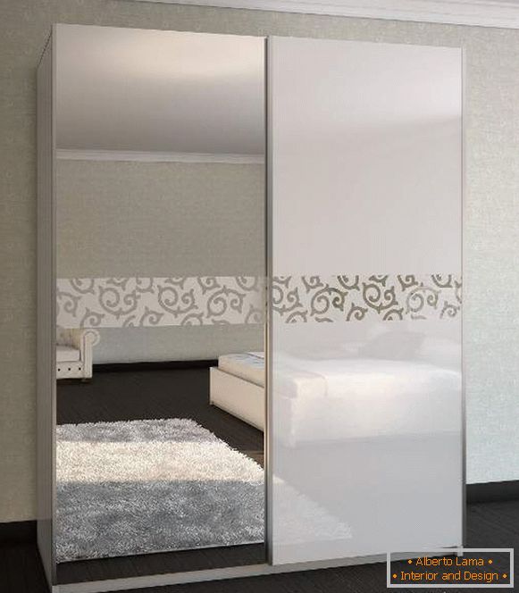 Модерен купе кабинети - фото дизајн во спалната соба со огледало