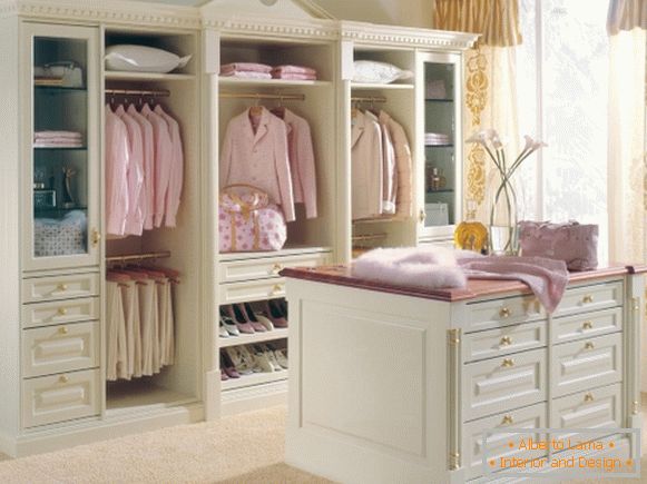 Одлична гардероба во спалната соба - слика од кабината од Студио Бекер