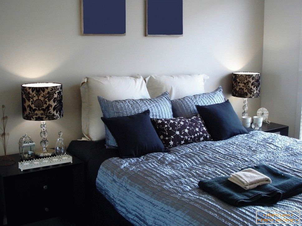 Спална соба во сини бои