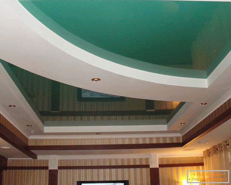 Повеќеслојната конструкција на протегани PVC тавани долж нивото на гипс-картон е опремена со LED, вградени светилки.