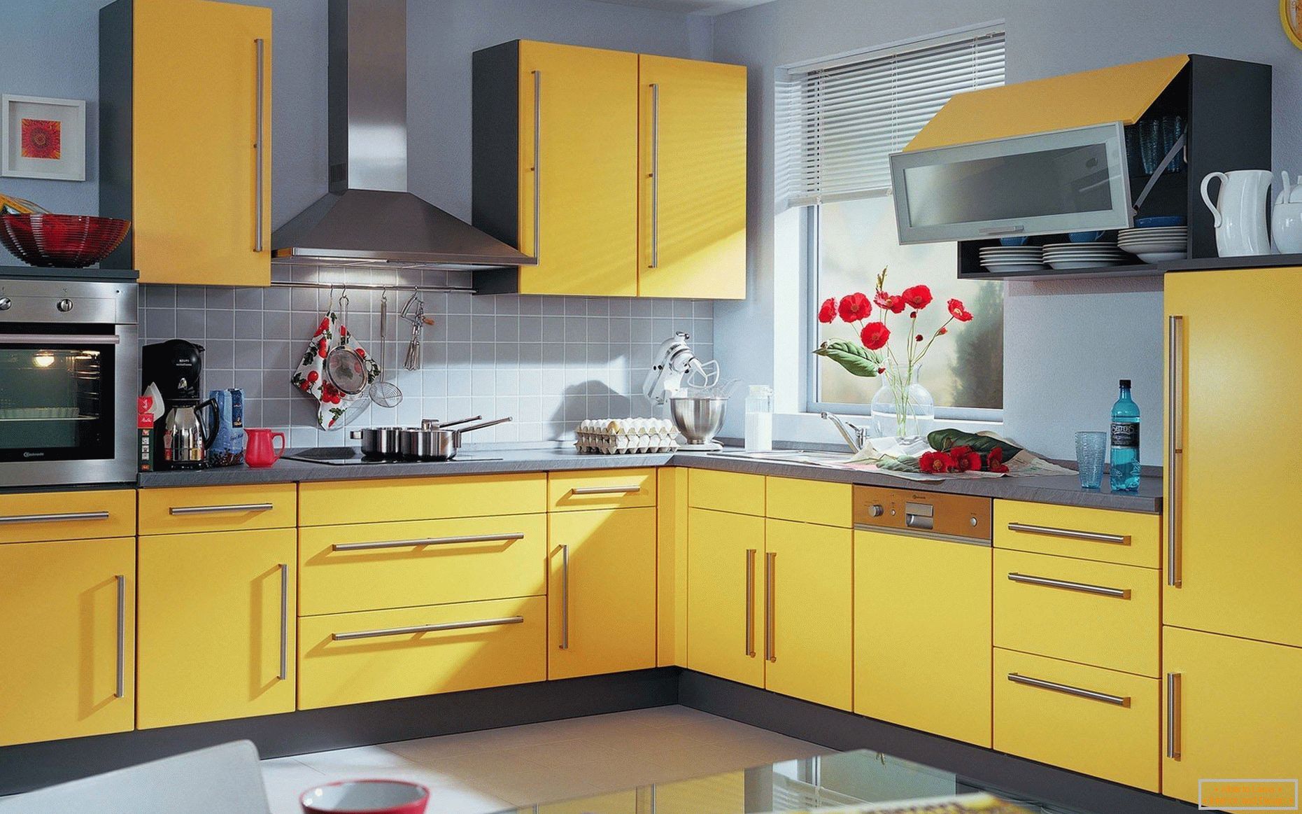 Ѕидови во пастелни бои, жолта кујна