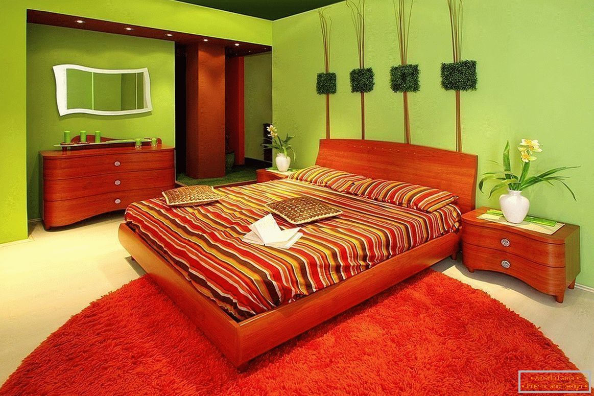 Црвена и зелена внатрешност во спалната соба