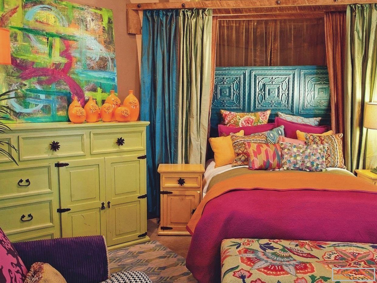 Спална соба внатрешни работи во светли бои