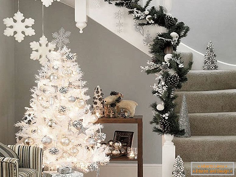 Светла и модерна Божиќна декорација - фото 20