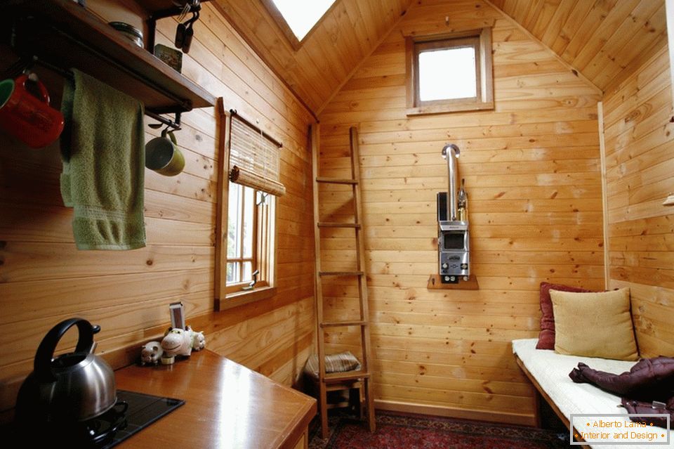 Мали дрвени куќа