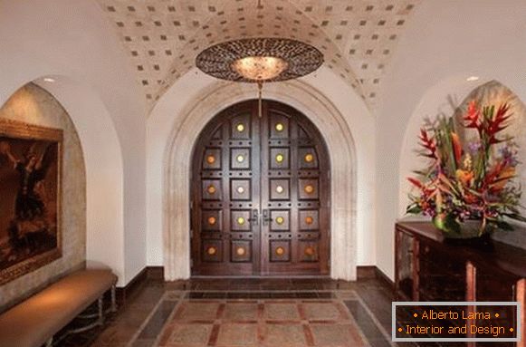Куќа и влезни врати во марокански стил