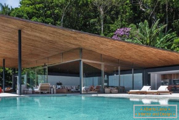 Прекрасна еднокатна куќа со базен