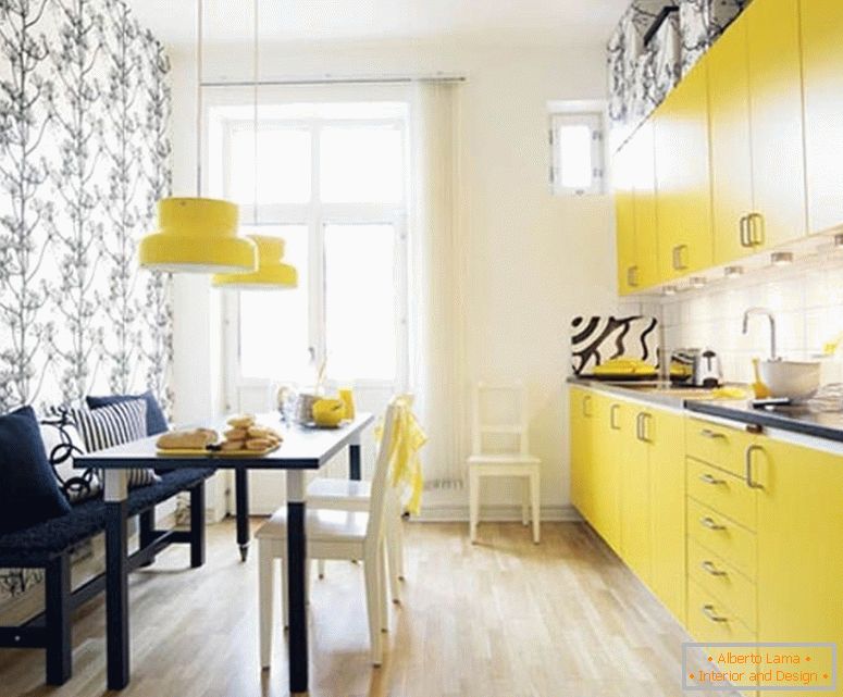 Кујна во жолта боја
