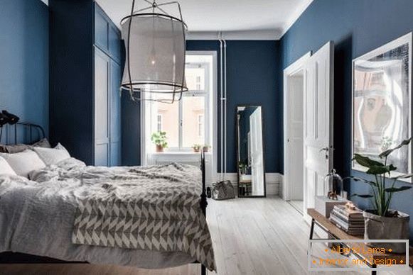 Слики од спалната соба во модерен стил и сина боја