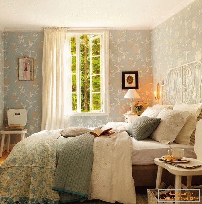 Спална соба во рустикален стил