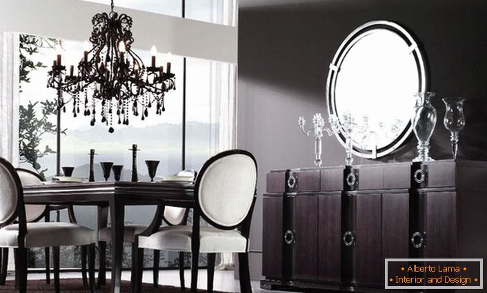 Во дизајнот на трпезаријата, во поголема мера се користат потемни тонови со кафена боја. Уметничкиот деко стил со изразени контрасти е луксузен и елегантен. 