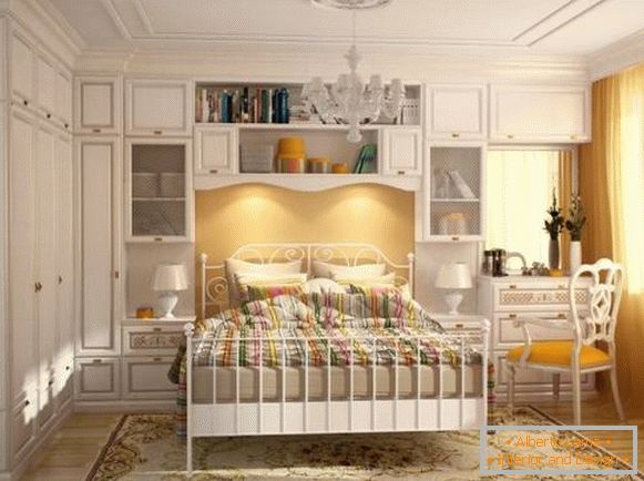 Шкаф во спалната соба во стилот на Прованса - вграден мебел Фото