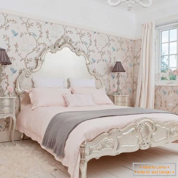 Како да се избере завеси и позадина во стилот на Прованса за спална соба - фото