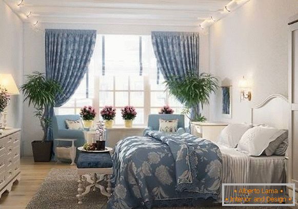 Романтична спална соба Прованса - фото дизајн во бела и сина боја