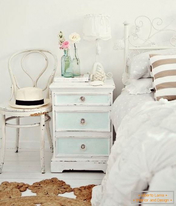 Што треба да биде мебел за спалната соба во стилот на шеби