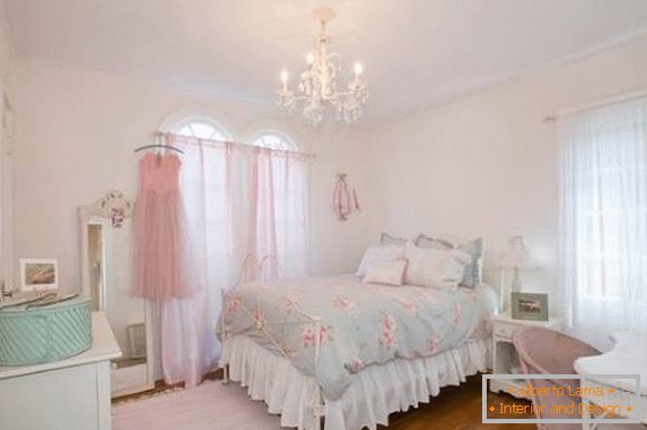 Спална соба cheby шик во пастелни бои