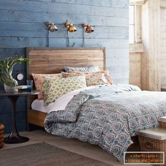 Убава спална соба во стилот на бохо и ретро