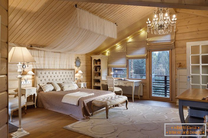 Спална соба во една приказна куќа во земјата стил.