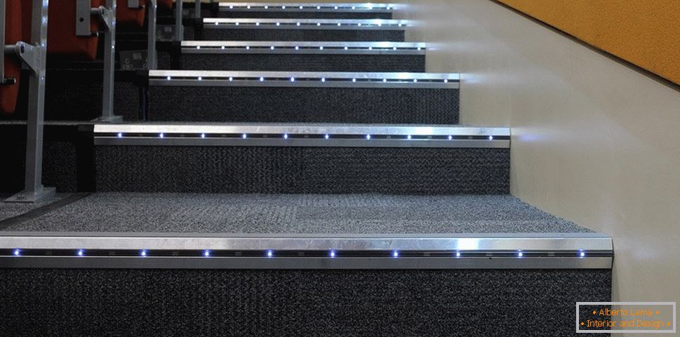 LED осветлување на скалите