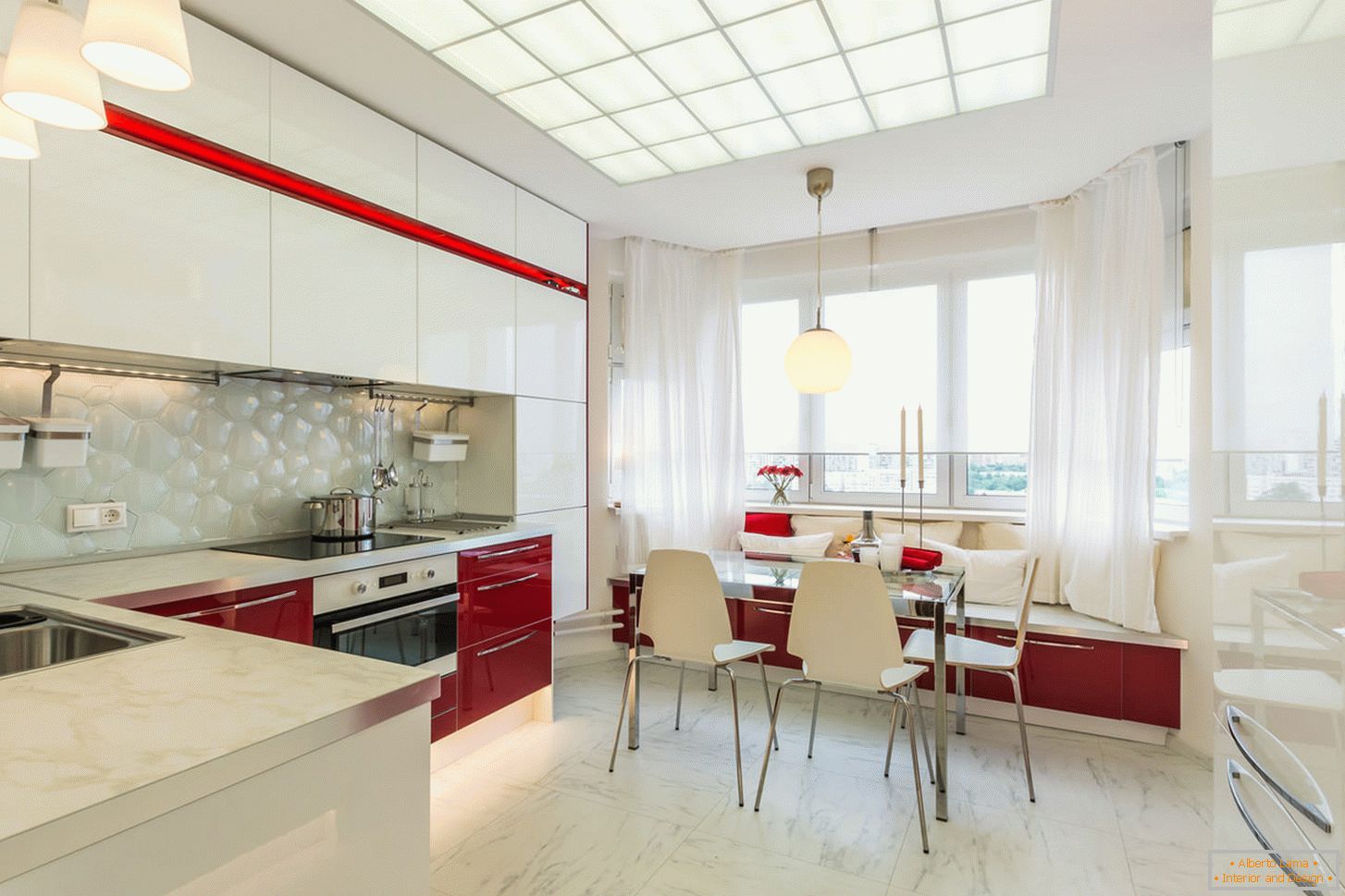 Шик внатрешна кујна во бели и црвени бои