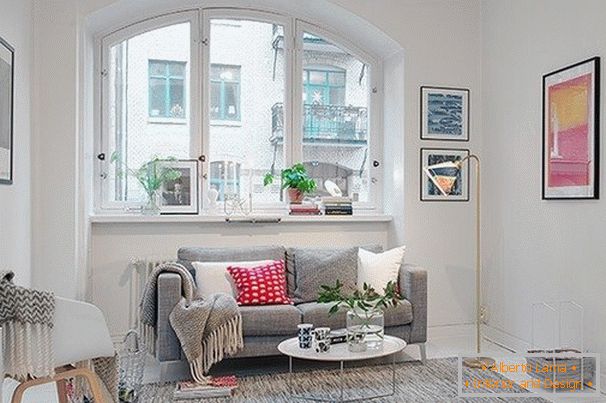 Дневна соба на мал стан во скандинавски стил