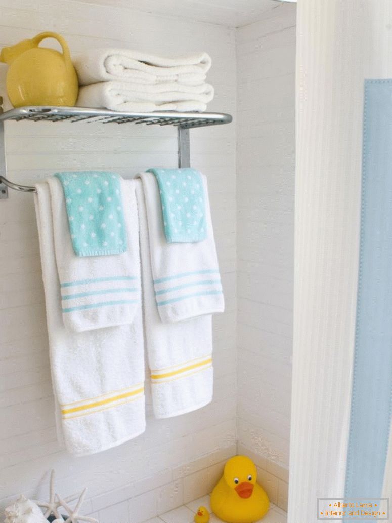 original-layla-palmer_bathroom-embellished-towel-beauty_s3x4-jpg-rend-hgtvcom-1280-1707