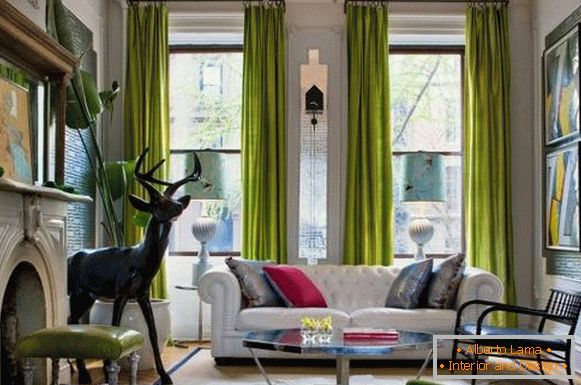 Светло зелени завеси во дизајнот на дневната соба