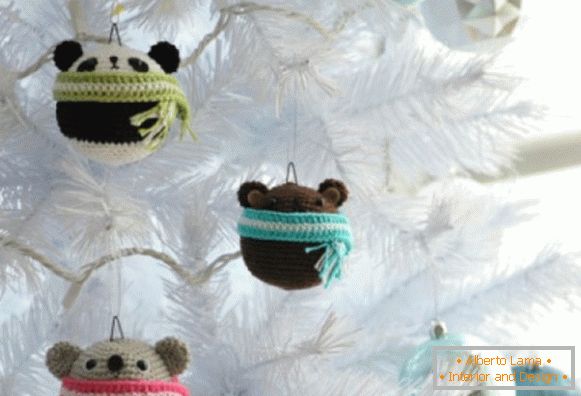 Плетени мечки за декорација на новогодишна елка