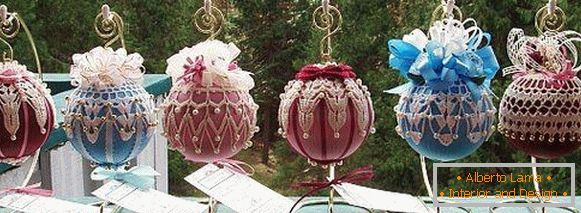 Чипка декорација за новогодишни украси