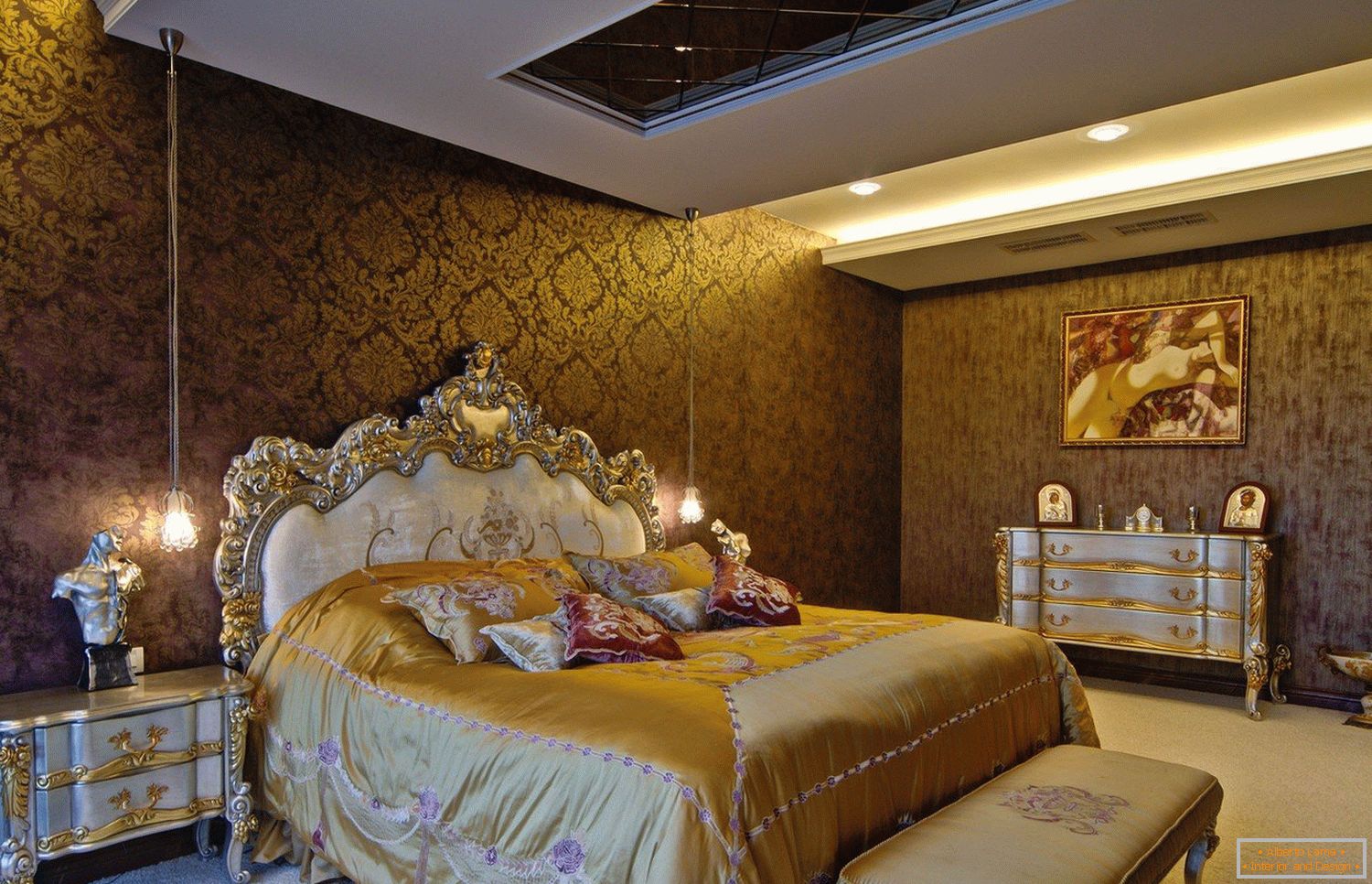 Златни тонови во дизајнот на спални