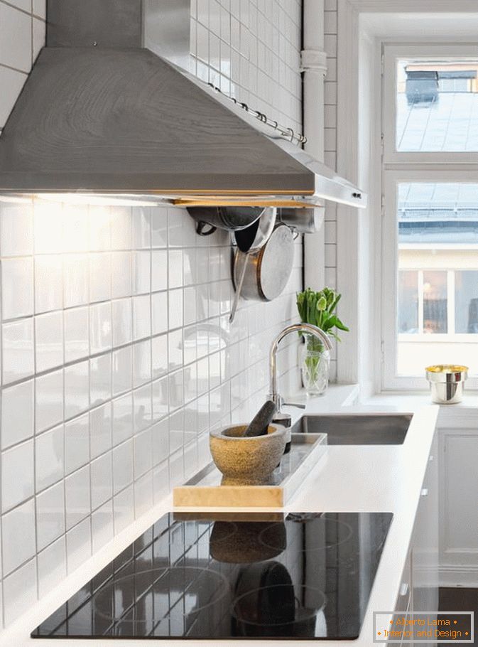 Кујна стан-студио во скандинавски стил
