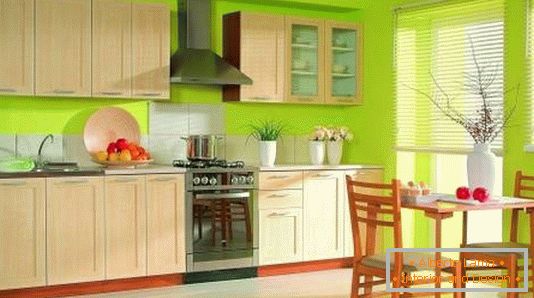 Дизајн на кујна во светло зелена боја
