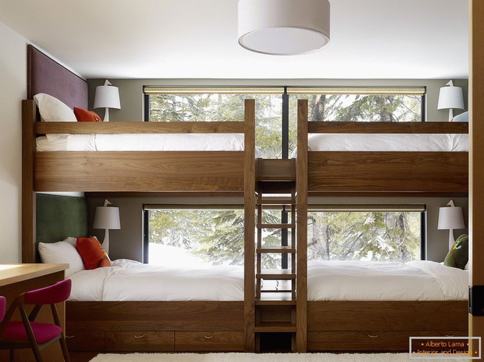 Две нивоа со четири кревети во градинка