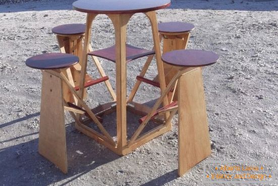 Модуларна маса за преклопување со седишта
