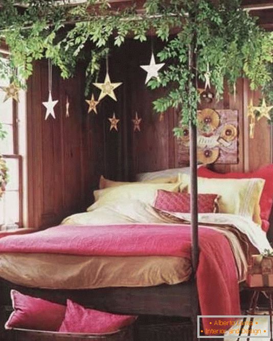 Божиќна декоративна спална соба