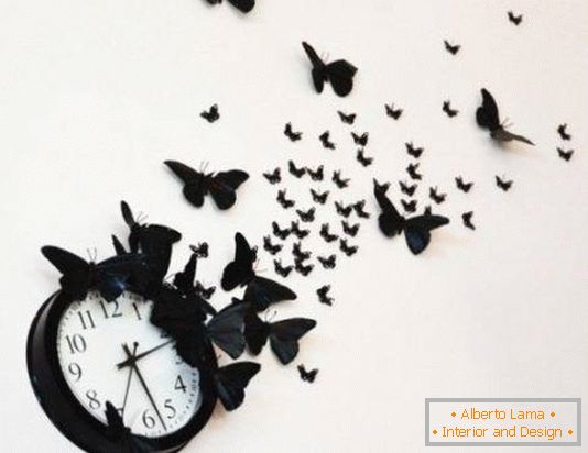 Часовник со пеперутки на ѕидот