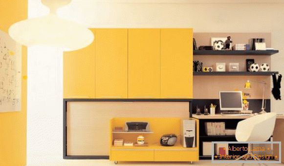 Канцеларија во жолта боја