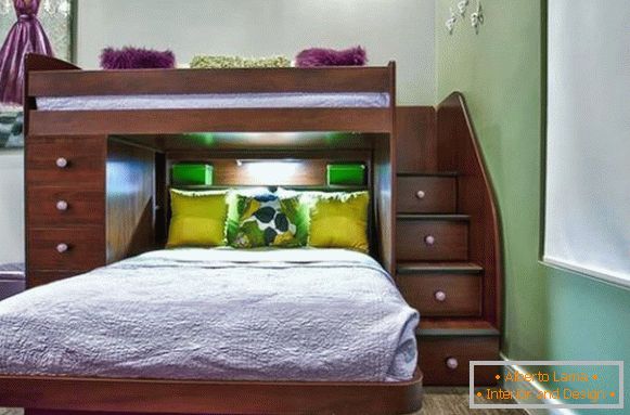 Двостран кревет со вградени шкафове