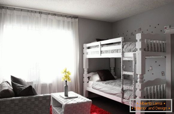 Елегантен спална соба во бела боја