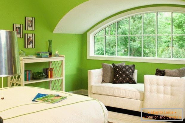 Внатрешност на просторијата во светло зелена боја