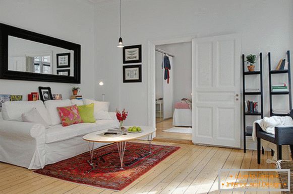 Дневна соба на мал стан во Шведска