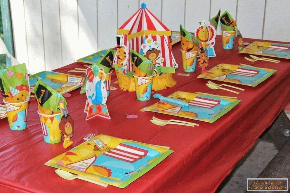 Детска маса за роденден