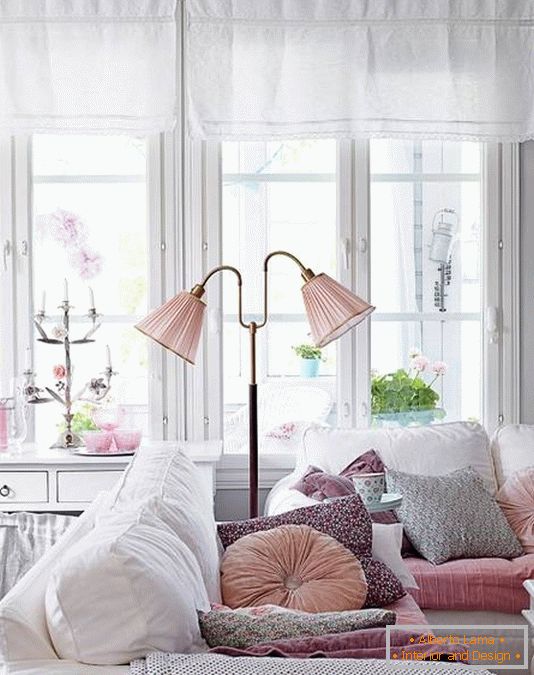 Романтични пастел во дизајнот на дневната соба